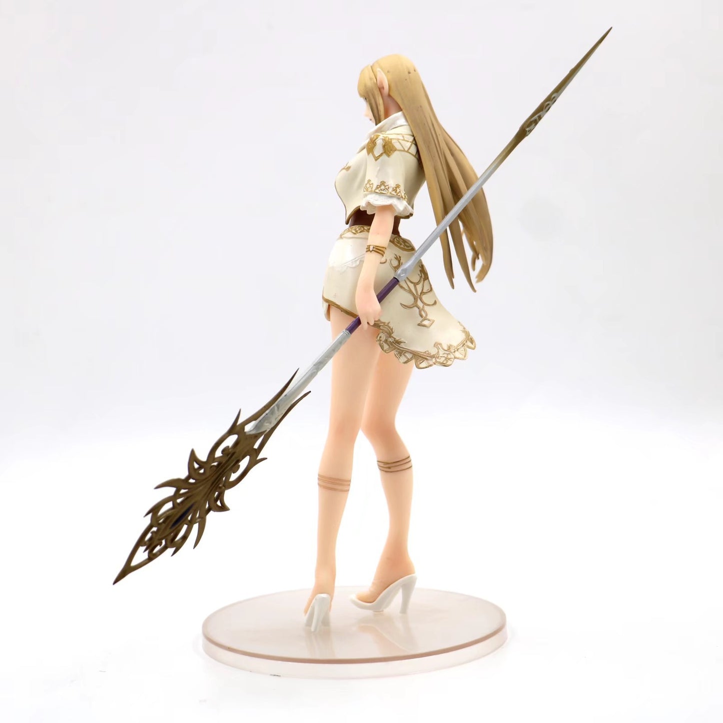 1:7 White Elf Mage Standing Figure