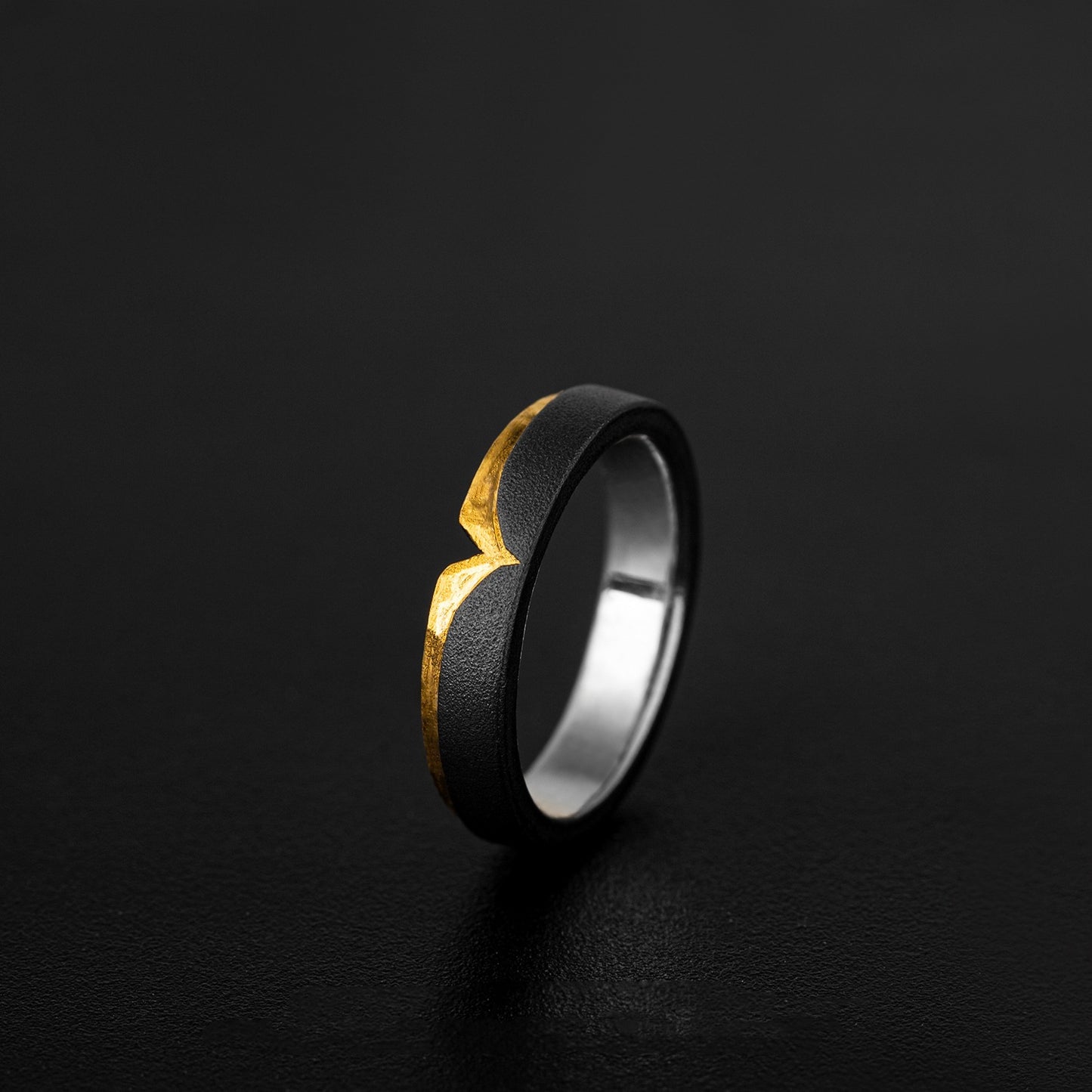Retro Wind Vibrate Wing Ring