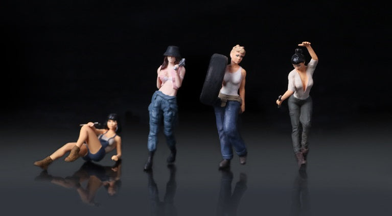 1:64 Happy Female Worker Doll Set