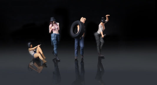 1:64 Happy Female Worker Doll Set